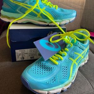 RARE NWT/BOX ASICS Kayano 22 size 9